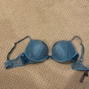 34A VICTORIA SECRET BRA